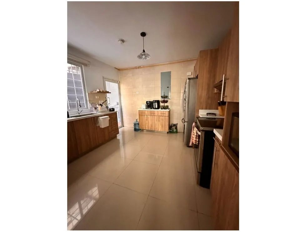SE VENDE CASA EN ALTOS DEL BOSQUE 320 M2 CON AMPLIA TERRAZA