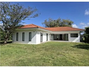 SE ALQUILA CASA EN CHAME 1110M 3 HABITACIONES AMOBLADO Y PIS…