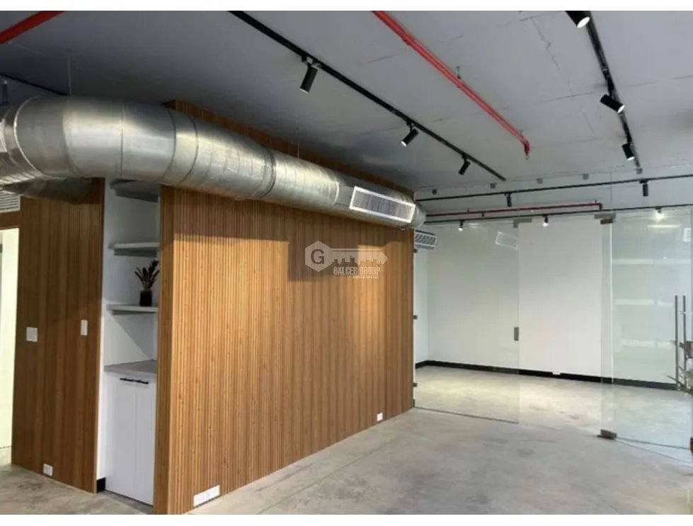 SE ALQUILA OFICINA OBARRIO TWIST TOWER 74M CON DIVISIONES PISO ALTO