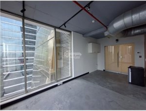 SE ALQUILA OFICINA OBARRIO TWIST TOWER 74M CON DIVISIONES PISO ALTO