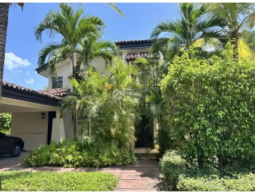 HOUSE FOR SALE IN BUENAVENTURA 400 M2 WITH POOL CLOSE TO THE BEACH