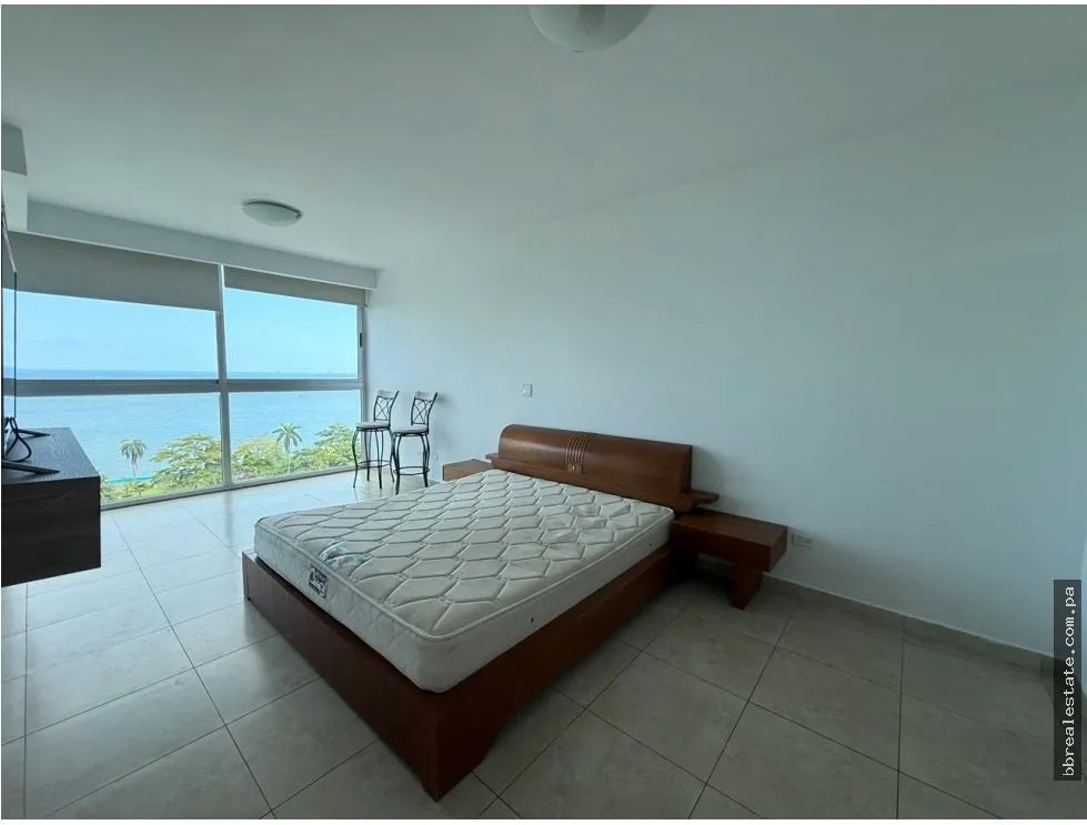 Venta de apartaestudio amoblado  en PH H2O, Av. Balboa