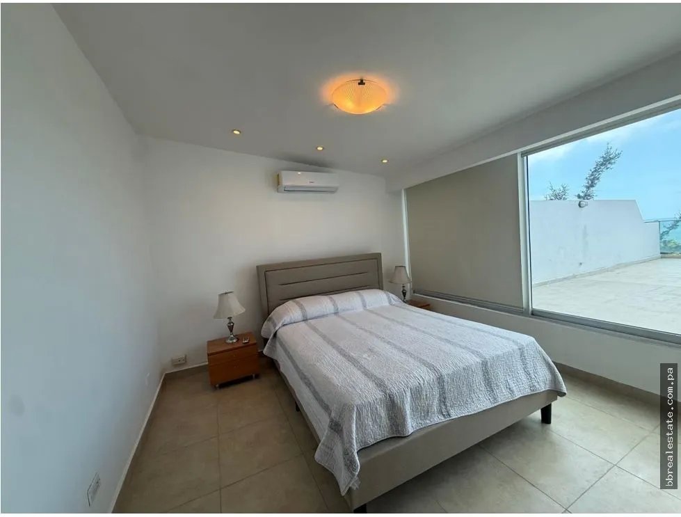 Alquiler de Apartamento Amoblado en PH H2O, Av. Balboa