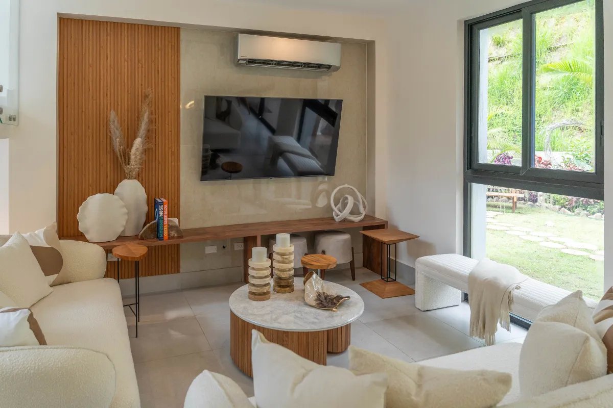 Lujo Sostenible Villa con Paneles Solares en Riverwalk – Green City