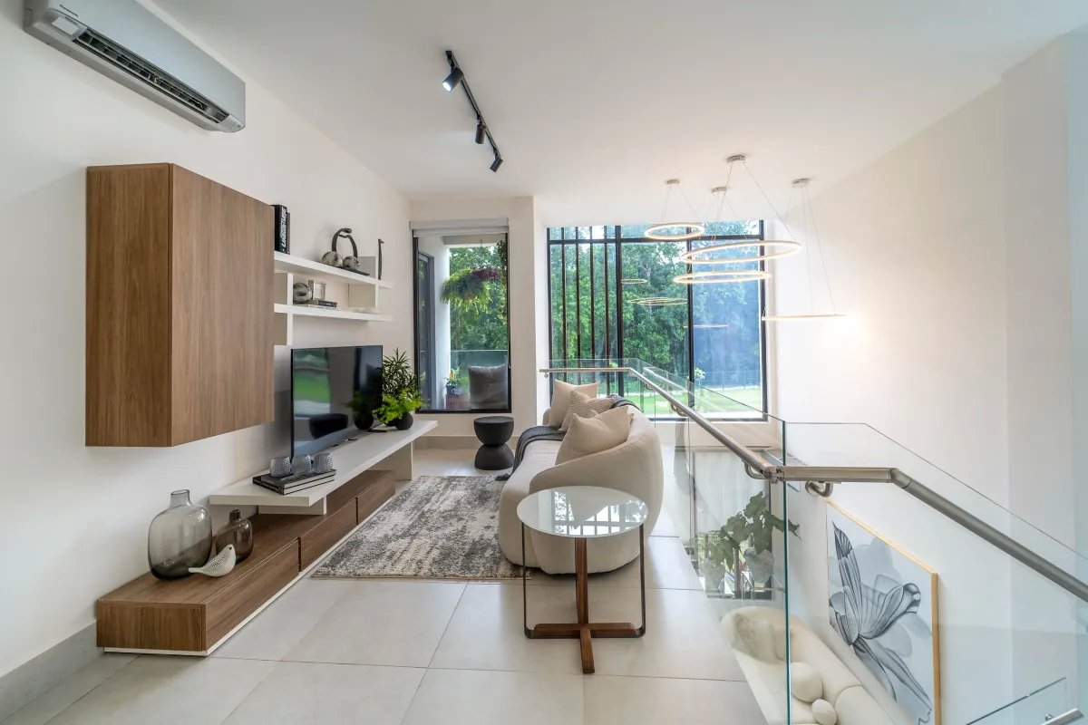 Lujo Sostenible con Gran Terreno! Villa en Riverwalk – Green City
