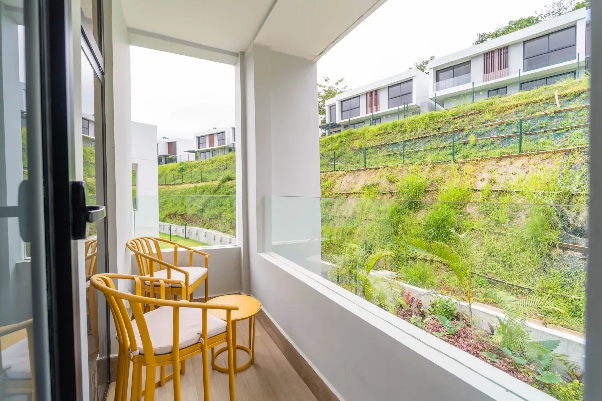 Lujo Sostenible con Gran Terreno! Villa en Riverwalk – Green City