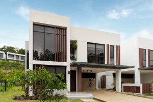 Lujo Sostenible con Gran Terreno! Villa en Riverwalk – Green City