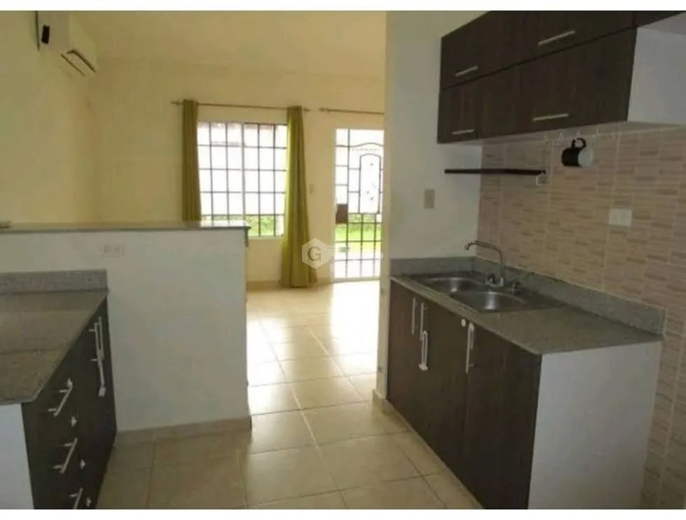 SE VENDE CASA EN LAS ARBOLEDAS 252 M2 CON CANCHAS  DEPORTIVAS
