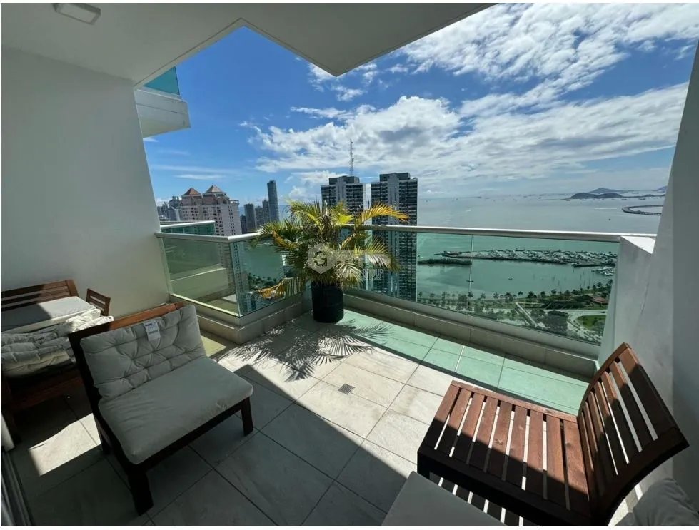 SE VENDE APARTAMENTO EN BELLA VISTA 205M 3 HABITACIONES Y BALCON