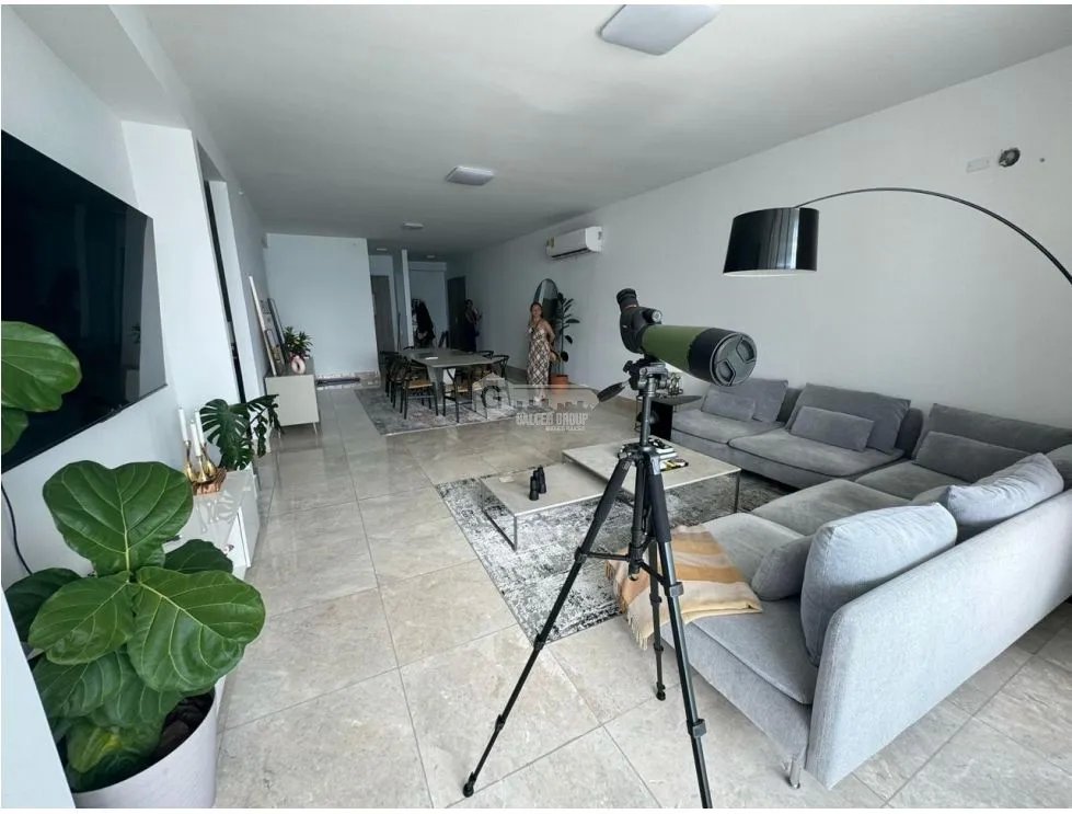 SE VENDE APARTAMENTO EN BELLA VISTA 205M 3 HABITACIONES Y BALCON
