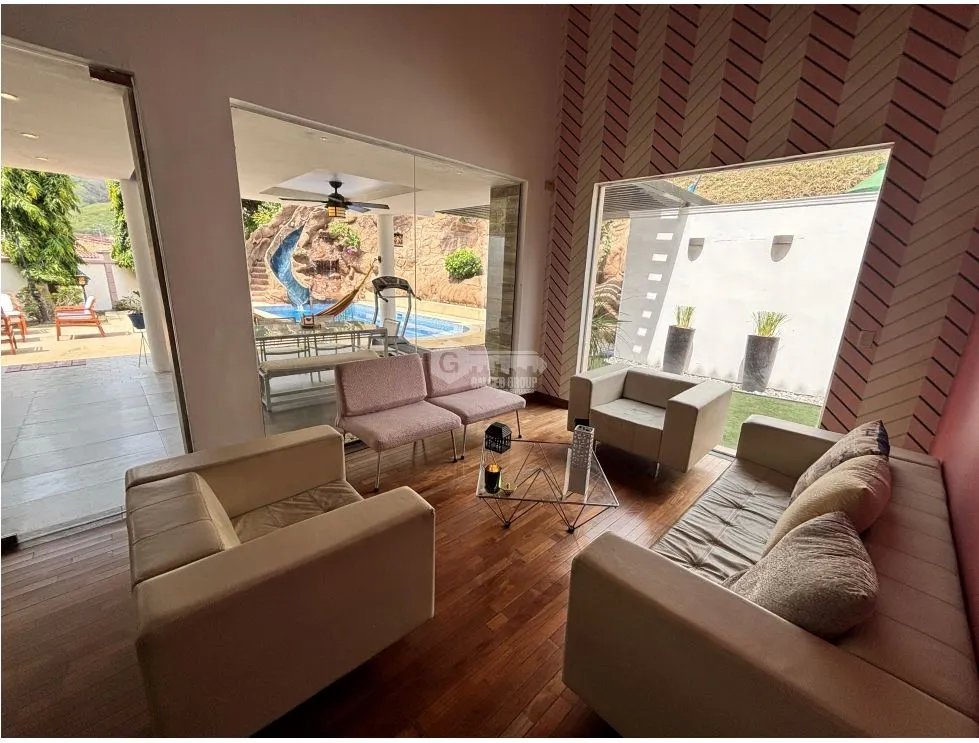 SE VENDE CASA EN ALTOS DE PANAMA CONDADO DEL REY  768 M2 CON PISCINA