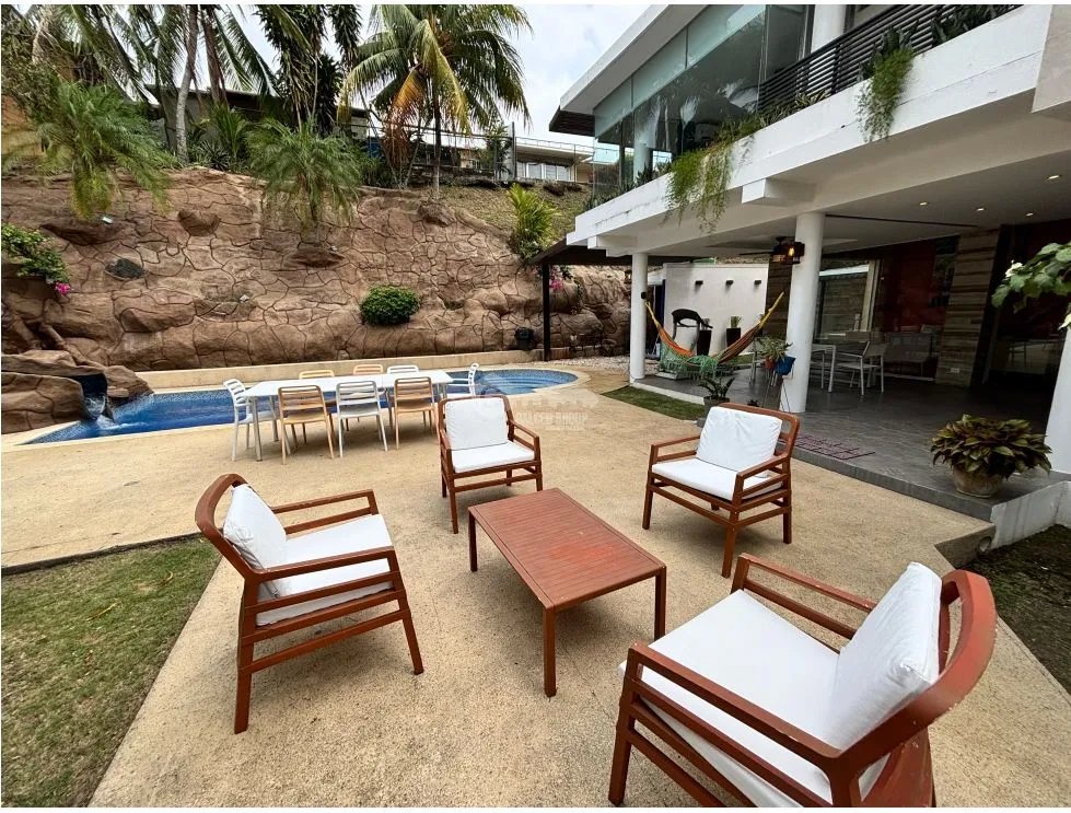 SE VENDE CASA EN ALTOS DE PANAMA CONDADO DEL REY  768 M2 CON PISCINA