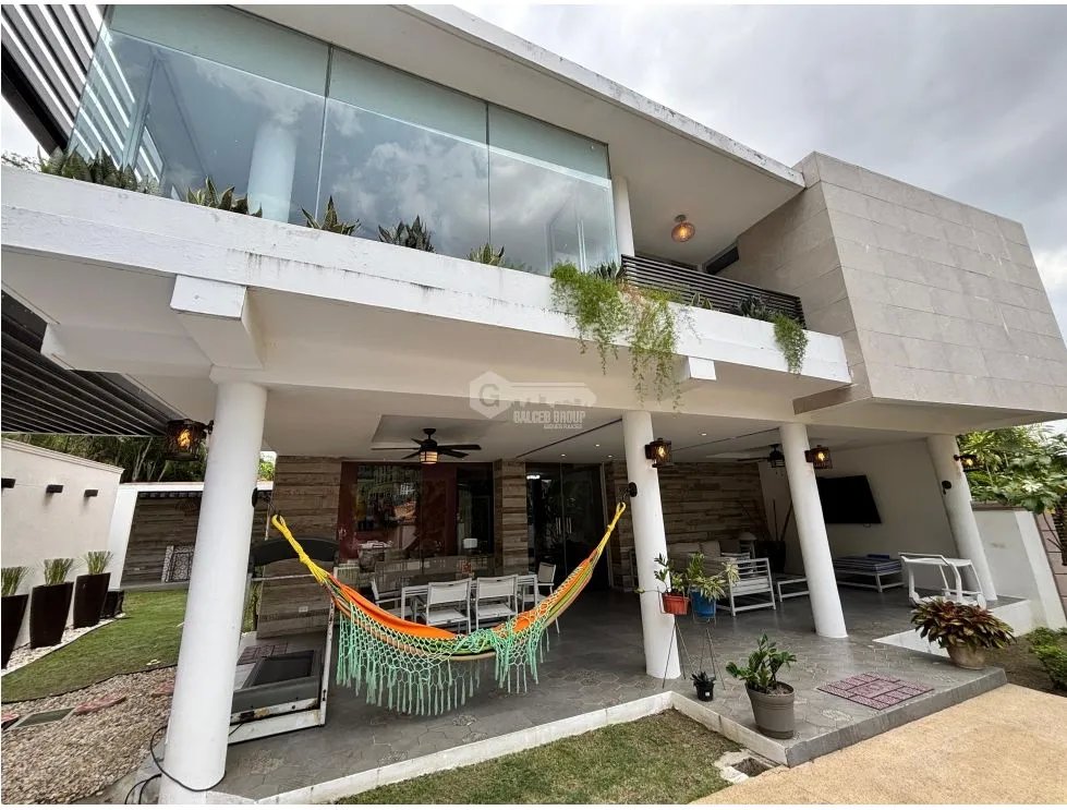 SE VENDE CASA EN ALTOS DE PANAMA CONDADO DEL REY  768 M2 CON PISCINA