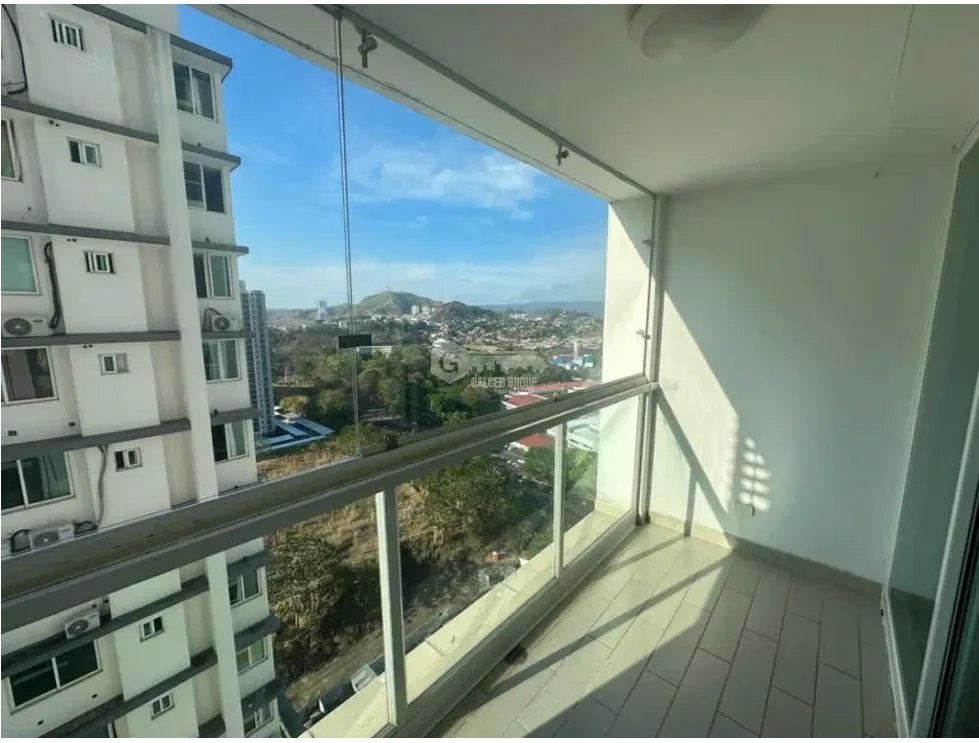 SE VENDE APARTAMENTO EN  PH KINGS PARK 131 M2 CON BALCON