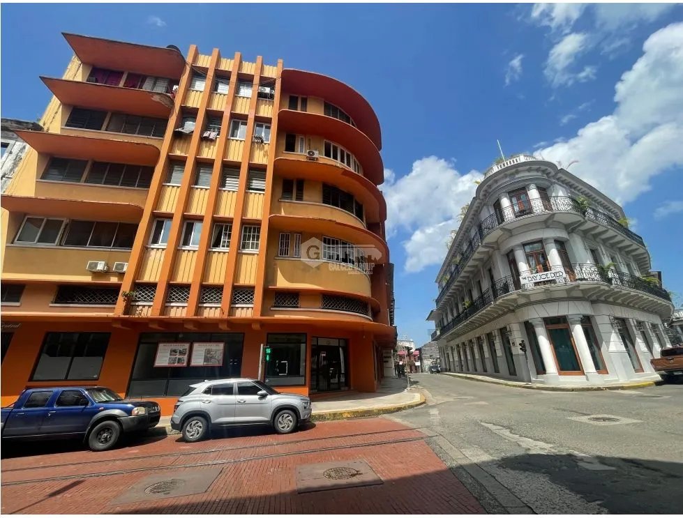 CASCO VIEJO / PLAZA CENTRAL / 144M / 2 BATHROOMS / KITCHEN / MEZZANINE