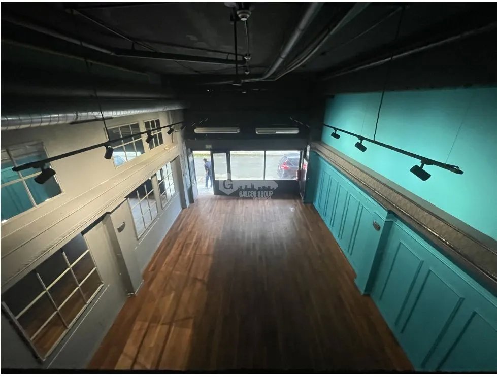 CASCO VIEJO / PLAZA CENTRAL / 144M / 2 BATHROOMS / KITCHEN / MEZZANINE