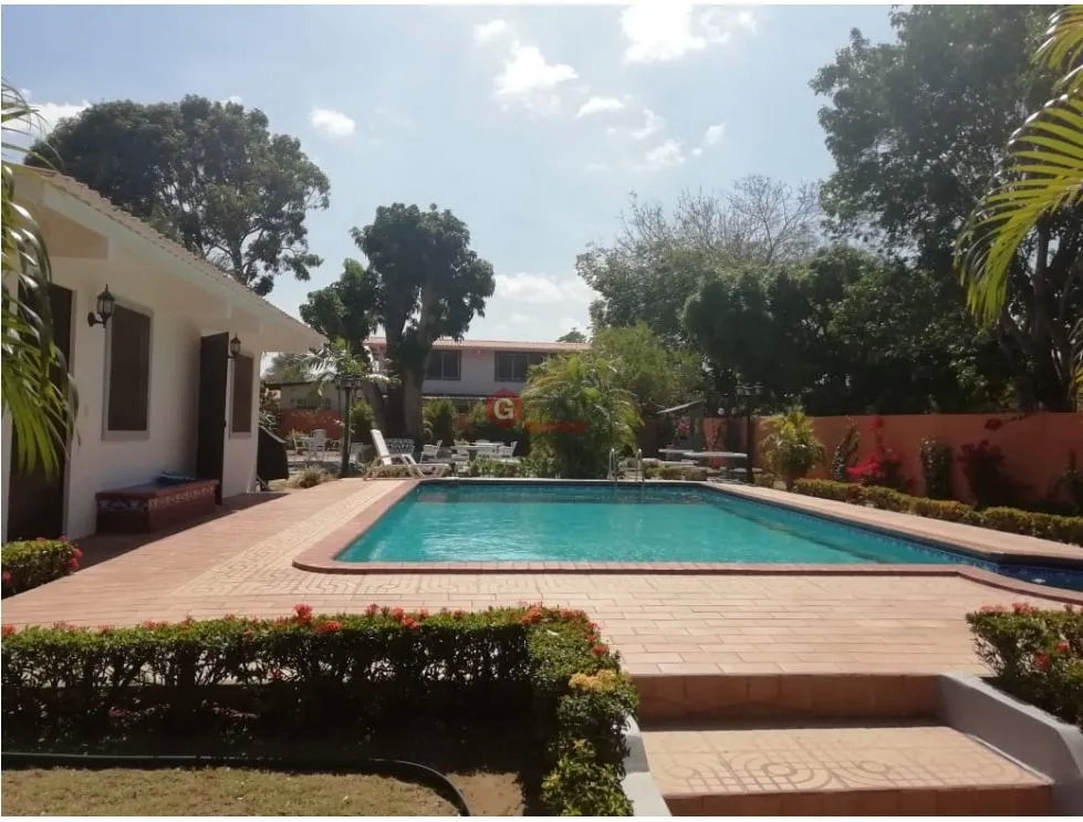 SE VENDE CASA EN CORONADO 1048 M2 CON PISCINA CERCA DE LA PLAYA
