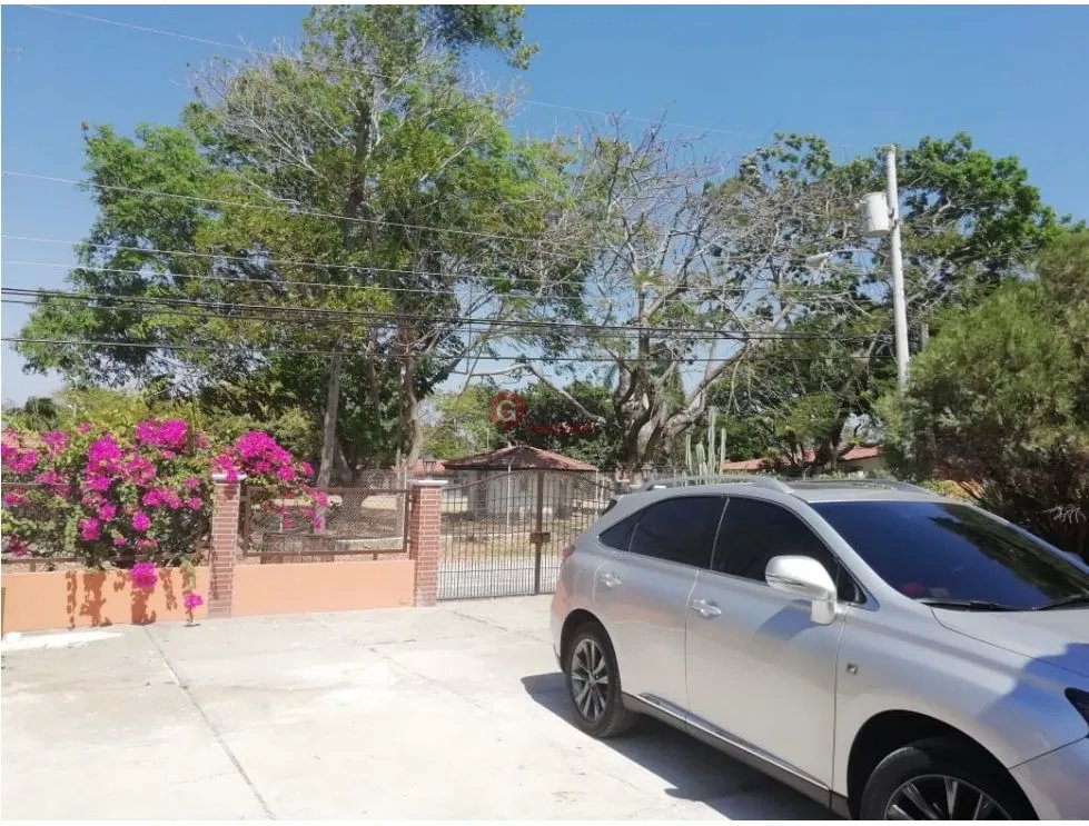 SE VENDE CASA EN CORONADO 1048 M2 CON PISCINA CERCA DE LA PLAYA