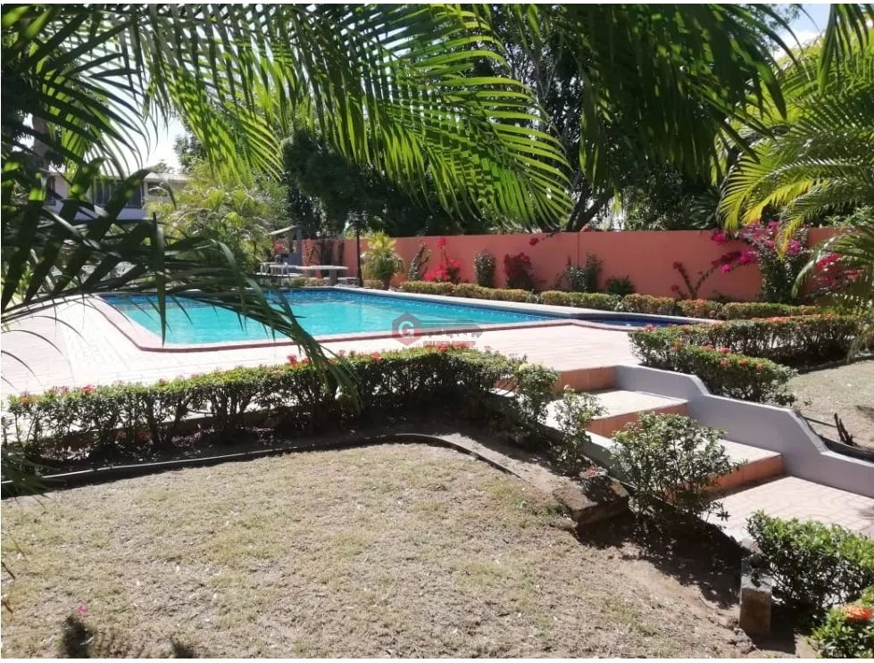 SE VENDE CASA EN CORONADO 1048 M2 CON PISCINA CERCA DE LA PLAYA