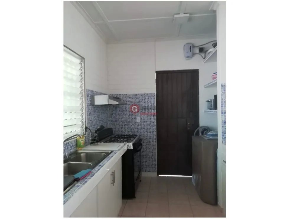 SE VENDE CASA EN CORONADO 1048 M2 CON PISCINA CERCA DE LA PLAYA