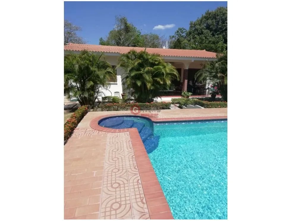 SE VENDE CASA EN CORONADO 1048 M2 CON PISCINA CERCA DE LA PLAYA