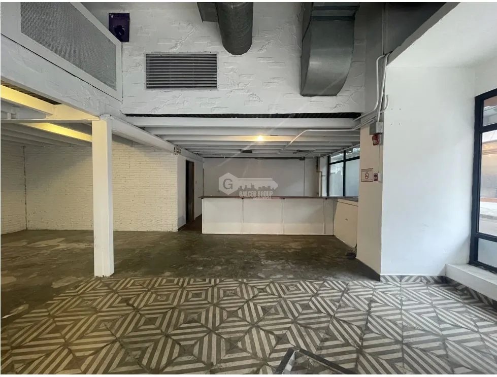 CASCO VIEJO / PLAZA CENTRAL / 240M / 2 BAÑOS / COCINA / MEZZANINE