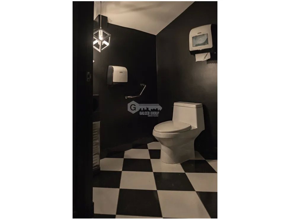 FOR LEASE: COMMERCIAL SPACE IN CASCO VIEJO 180M² 2 BATHROOMS KITCHEN A...