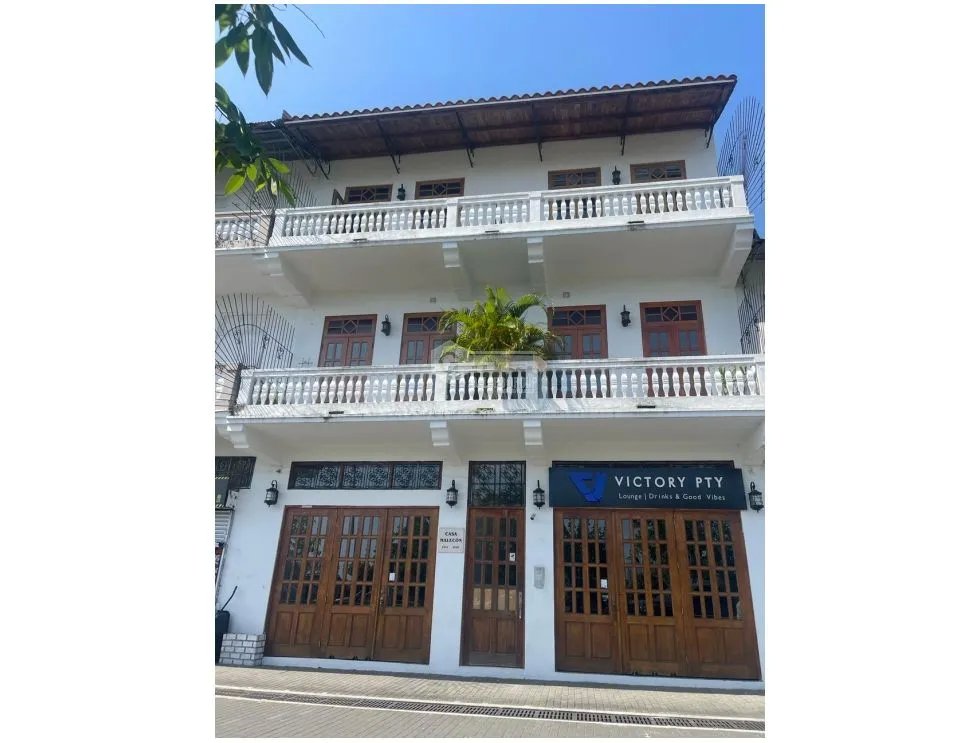 FOR LEASE: COMMERCIAL SPACE IN CASCO VIEJO 180M² 2 BATHROOMS KITCHEN AND STORAGE
