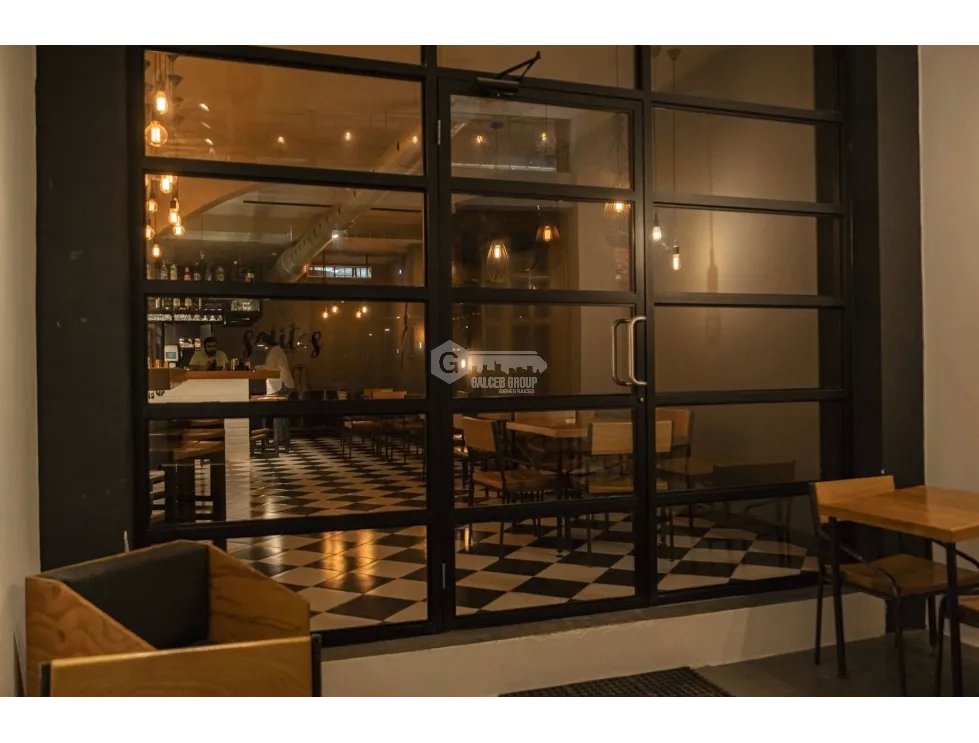 FOR LEASE: COMMERCIAL SPACE IN CASCO VIEJO 180M² 2 BATHROOMS KITCHEN AND STORAGE