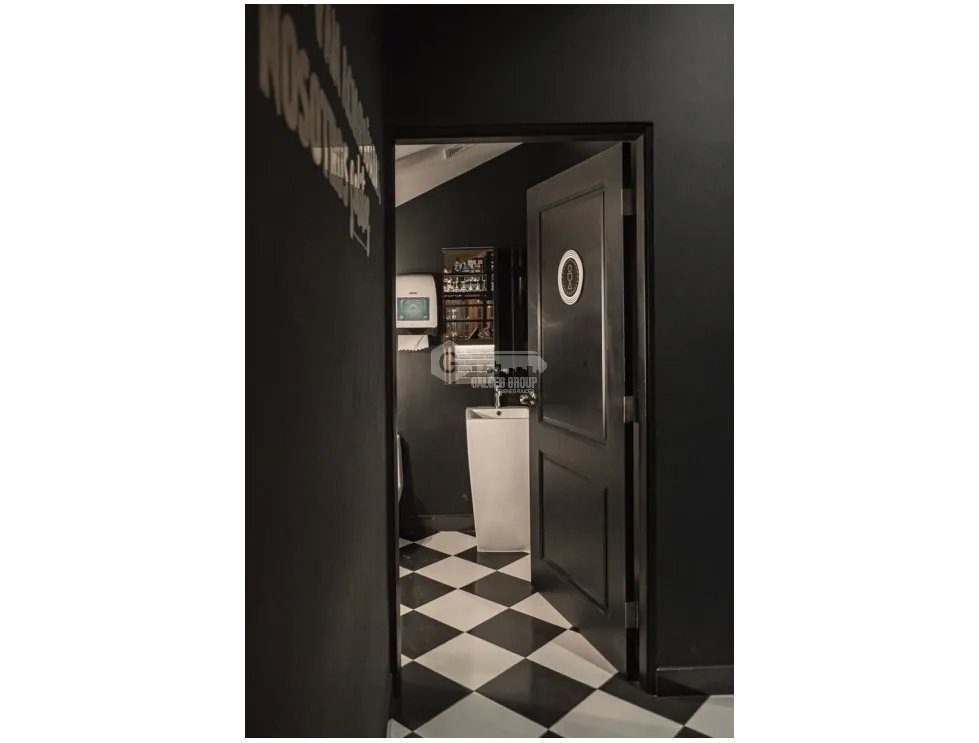 FOR LEASE: COMMERCIAL SPACE IN CASCO VIEJO 180M² 2 BATHROOMS KITCHEN AND STORAGE