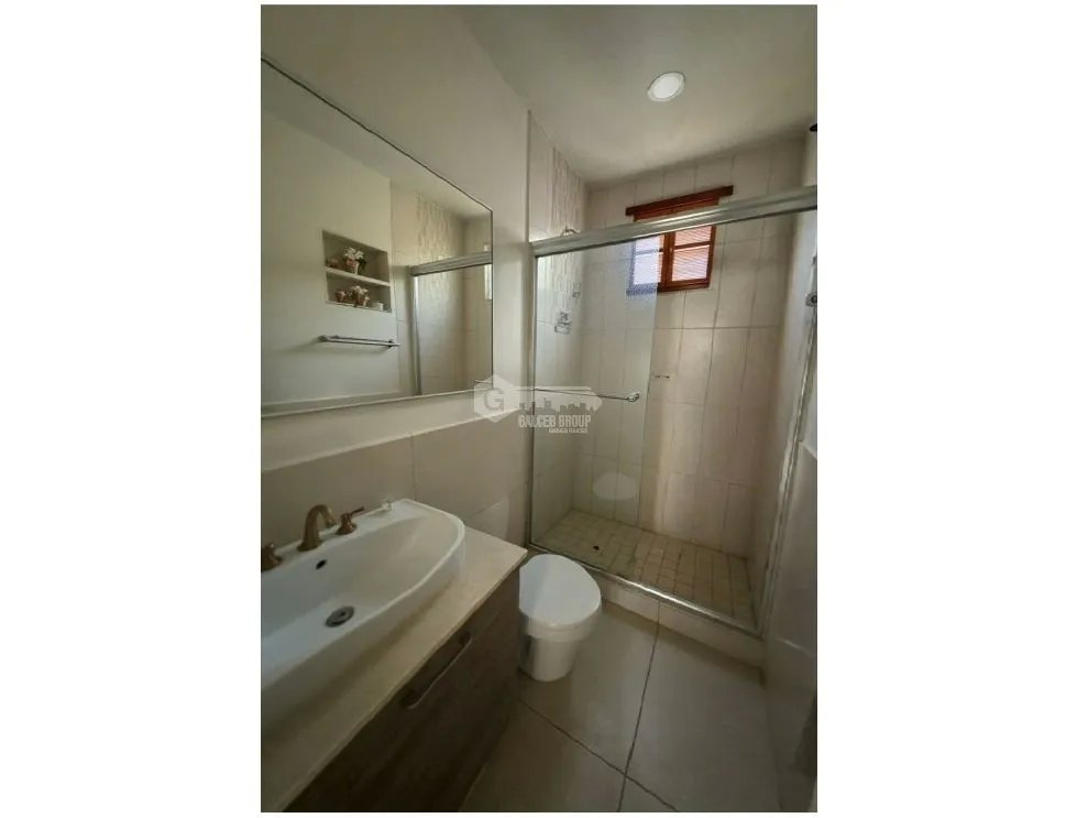 SE VENDE CASA EN PLAYA DORADA VISTA AL MAR  200 M2 DOS NIVELES