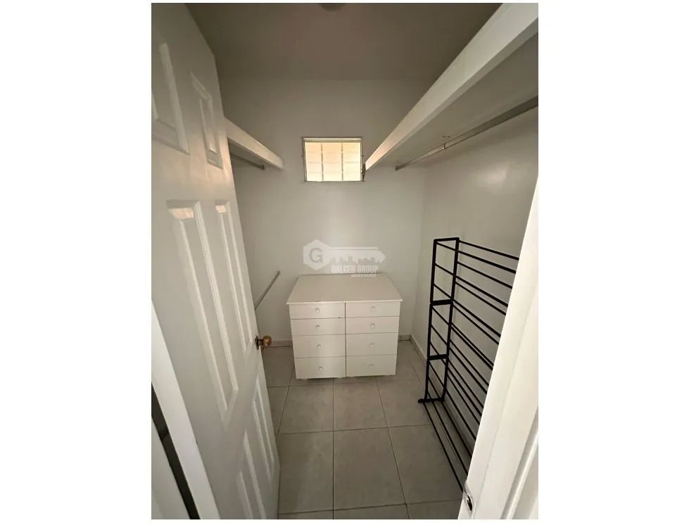 SE ALQUILA CASA EN SAN ANTONIO 300M 4 HABITACIONES 3 BAÑOS CON PATIO