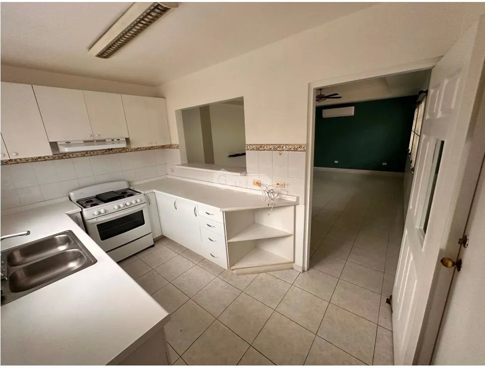 SAN ANTONIO / ALTOS DE LAS PRADERAS / 300M / 4 HABITACIONES / 3 BAÑOS
