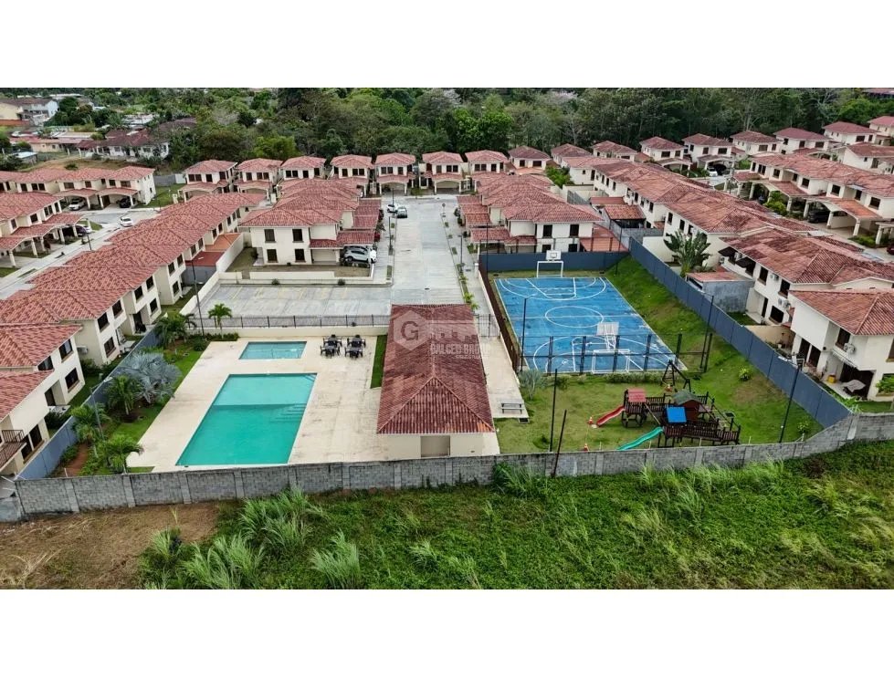 SE VENDE CASA EN ARRAIJAN PH SENDEROS DE BAMBU 187M CON PISCINA