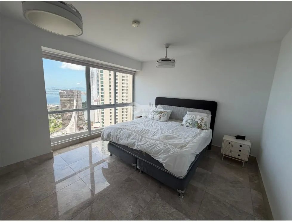 SE VENDE APARTAMENTO EN BELLA VISTA 205M 3 HABITACIONES Y BALCON