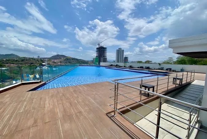 Spectacular Views and Strategic Location Apartment in Sky Point Tumba Muerto