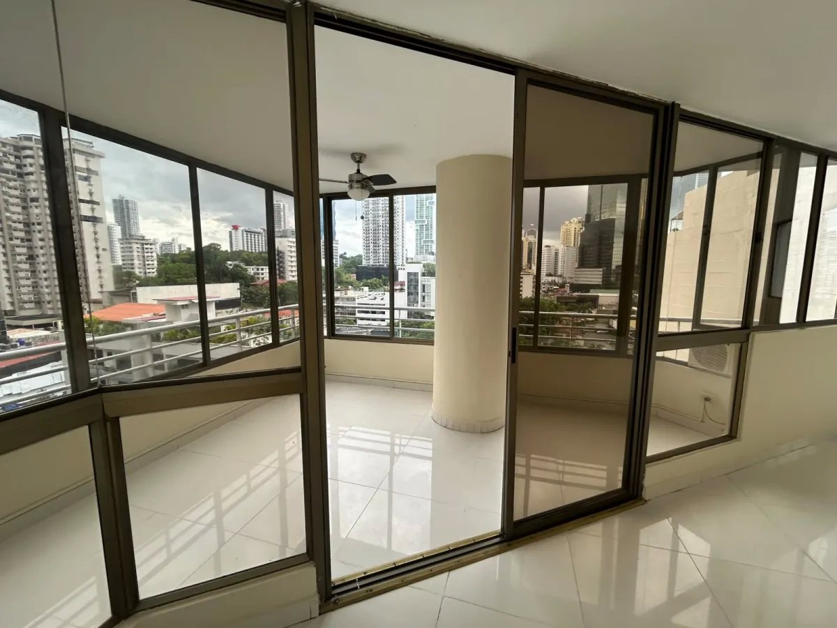 Apartamento en Venta – PH Tower One, Marbella
