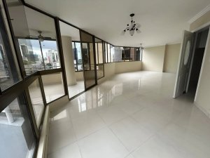 Apartamento en Venta – PH Tower One, Marbella