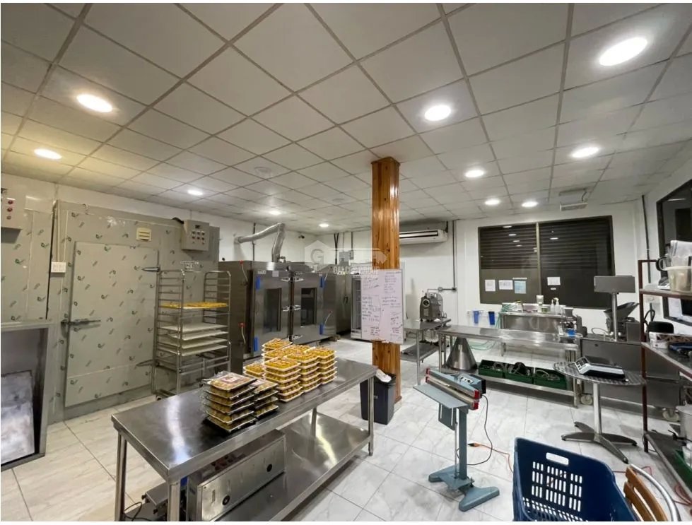 FOR LEASE COMMERCIAL SPACE SAN FRANCISCO 270M GROUND FLOOR WITH PRIVATE OFFICE
