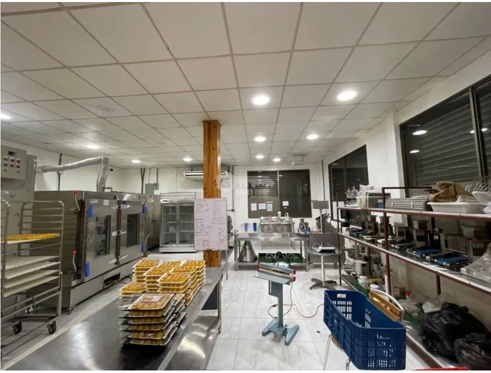 COMMERCIAL SPACE / SAN FRANCISCO / 270 SQ M / GROUND FLOOR / 2 BATHROOMS / PRIVATE OFFICE
