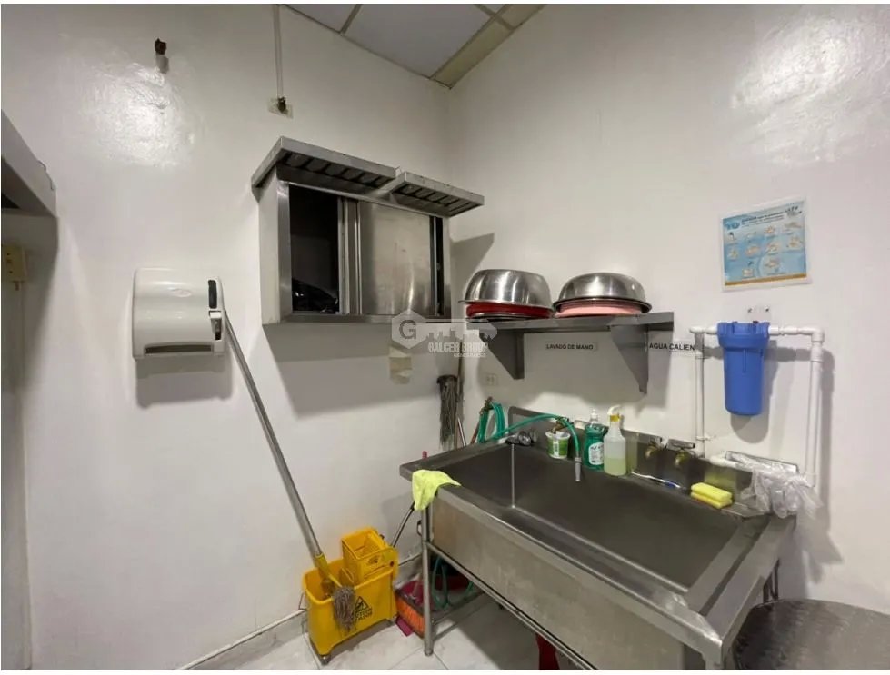 COMMERCIAL SPACE / SAN FRANCISCO / 270 SQ M / GROUND FLOOR / 2 BATHROOMS / PRIVATE OFFICE