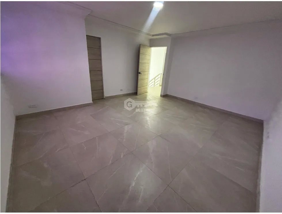 SE VENDE CASA SAN FRANCISCO 240M 4 HABITACIONES 3 BAÑOS Y TERRAZA