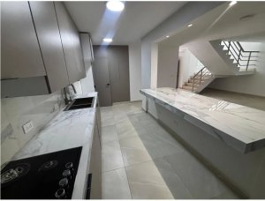 SE VENDE CASA SAN FRANCISCO 240M 4 HABITACIONES 3 BAÑOS Y TERRAZA