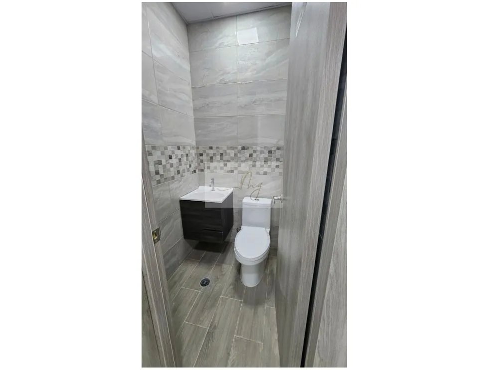 Venta de Consultorio en Torre Palmeras, Costa del Este