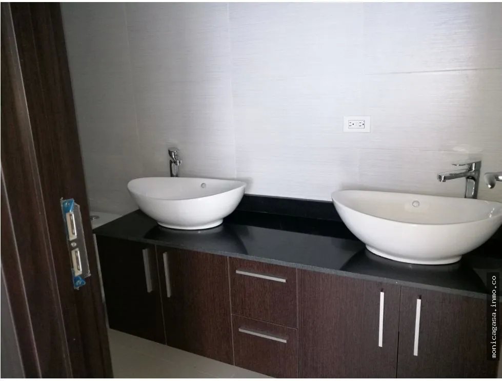 ALQUILER DE APARTAMENTO AMOBLADO EN CARRERAS TOWER, EL CANGREJO