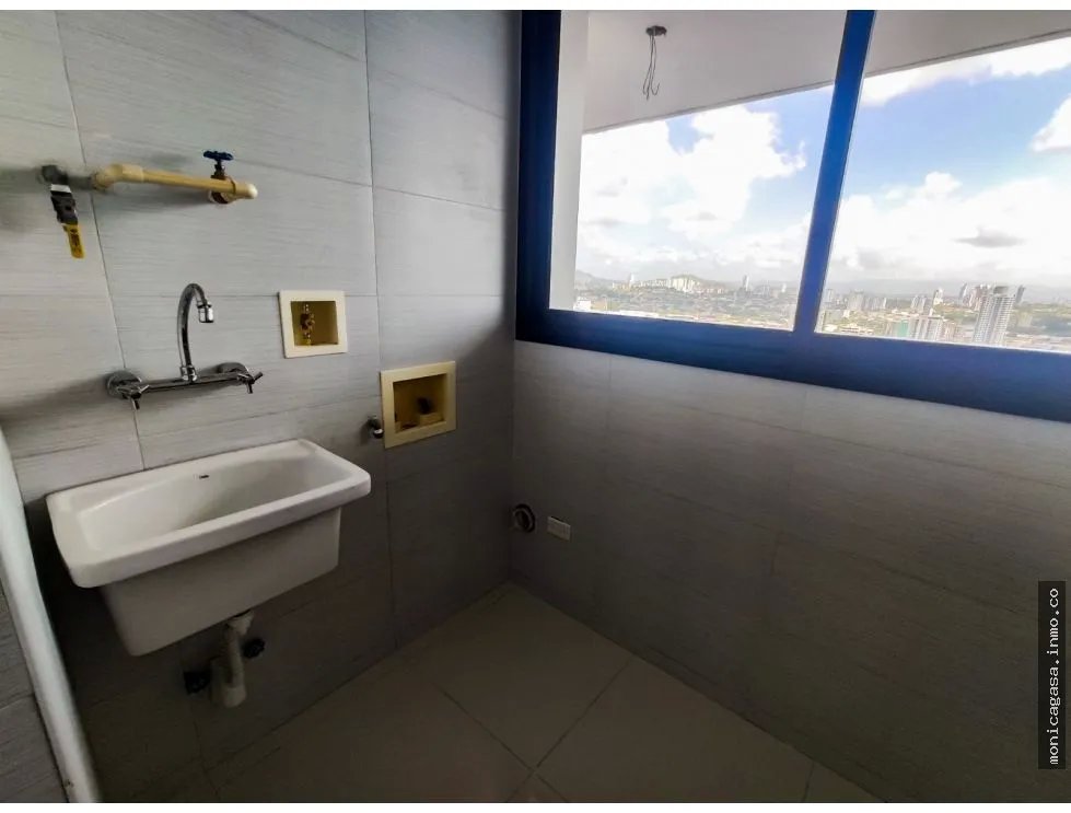 ALQUILER DE APARTAMENTO AMOBLADO EN CARRERAS TOWER, EL CANGREJO