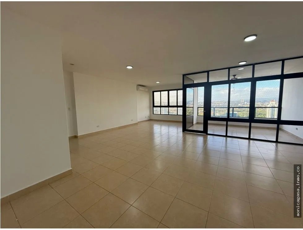 SALE – SPACIOUS APARTMENT IN PH PARQUE DEL MAR I, COSTA DEL ESTE