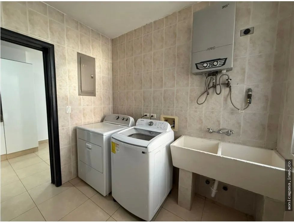 VENTA – AMPLIO APARTAMENTO EN PH PARQUE DEL MAR I, COSTA DEL ESTE