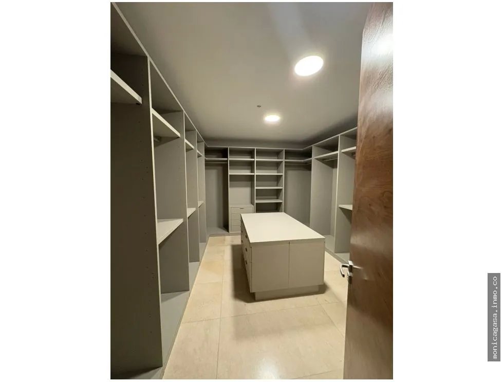 VENTA – EXCLUSIVO APARTAMENTO EN PH AZALEA