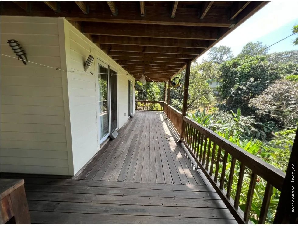 Venta – Propiedad con 2 Casas + Vista al Lago en Las Cumbres